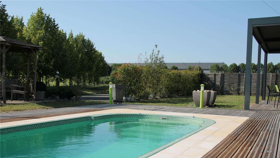 Ibis Styles Montargis Arboria Pool