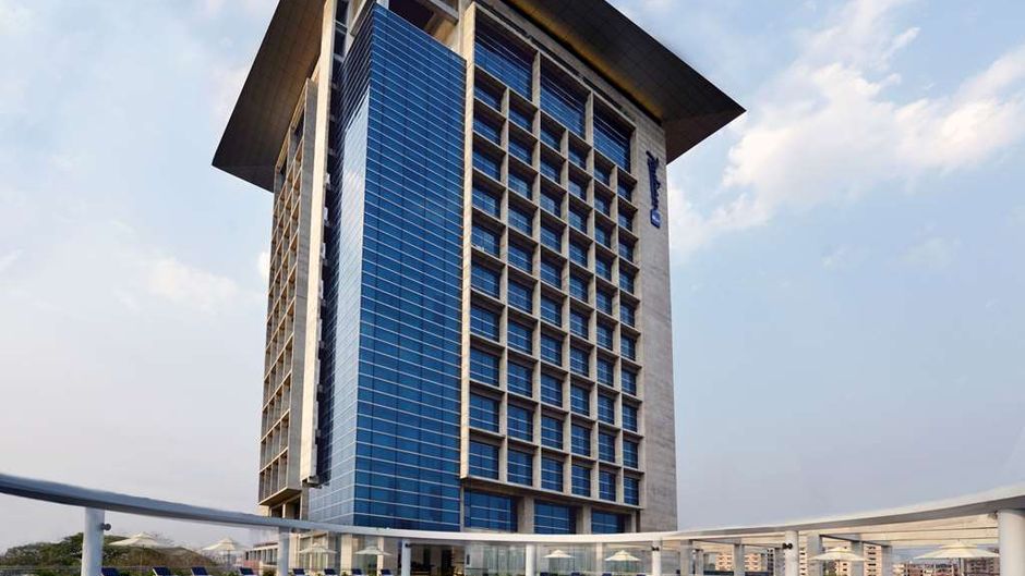 Radisson Blu Chittagong Bay View Pool