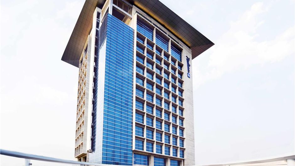 Radisson Blu Chittagong Bay View Pool