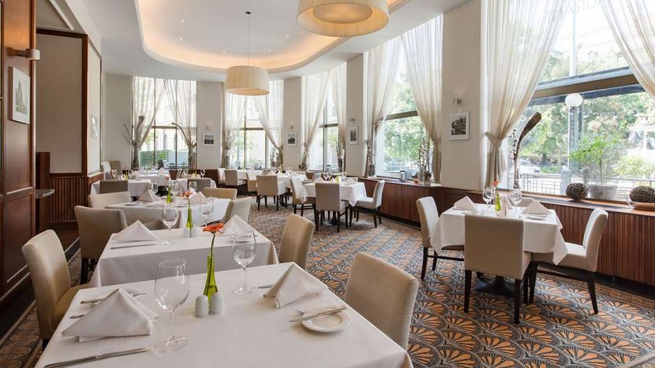 Radisson Blu Carlton Hotel Restaurant
