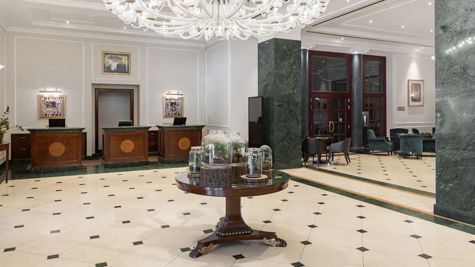 Radisson Blu Carlton Hotel Lobby