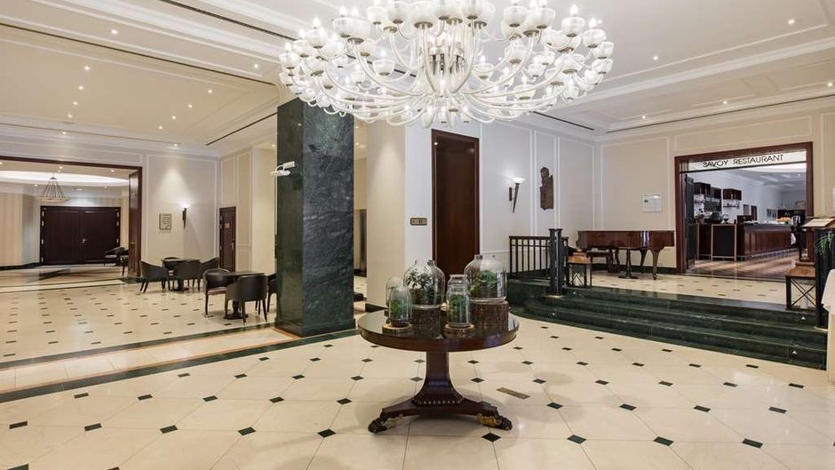 Radisson Blu Carlton Hotel Lobby