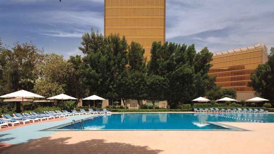 Radisson Blu Hotel, Doha Pool