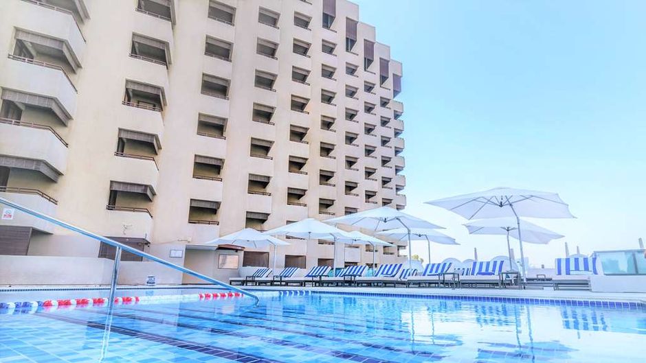 Radisson Blu Hotel, Dubai Deira Creek Pool