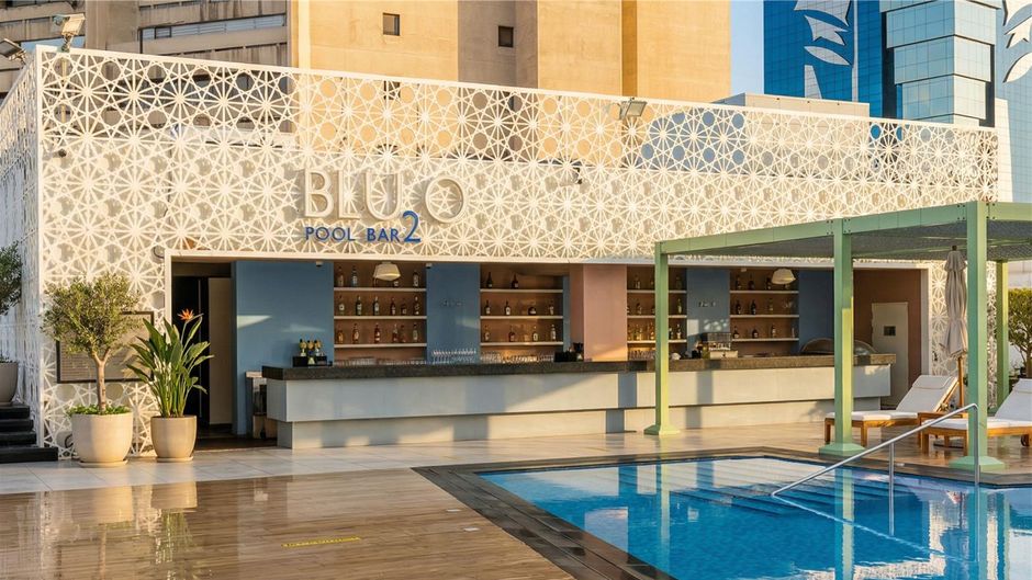 Radisson Blu Hotel, Dubai Deira Creek Pool