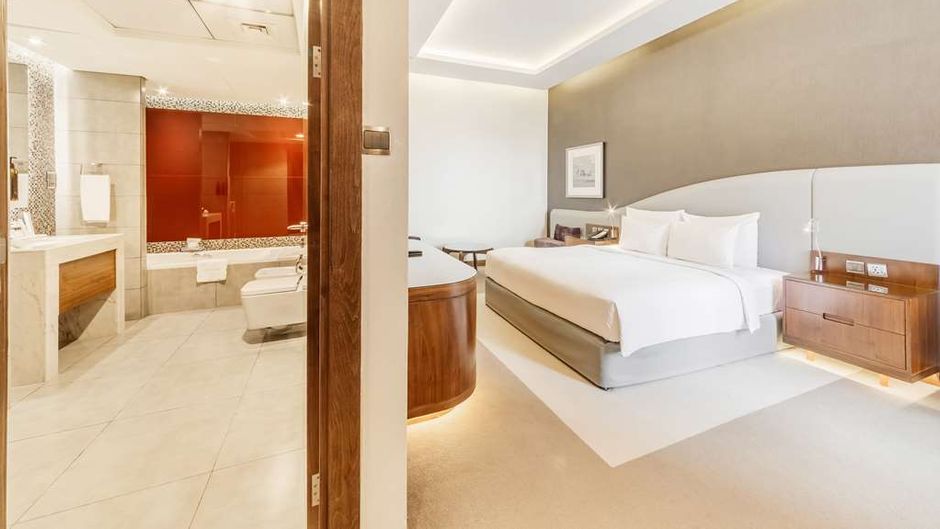 Radisson Blu Hotel, Dubai Waterfront Suite