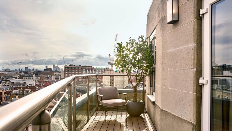 Radisson Blu Hotel, London Bond Street Suite