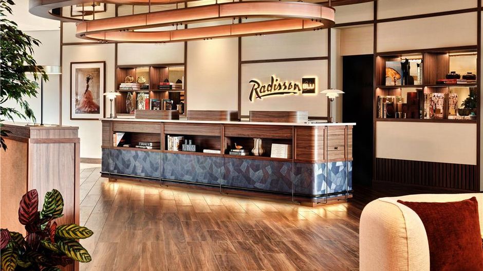 Radisson Blu Hotel, Hamburg Airport Lobby