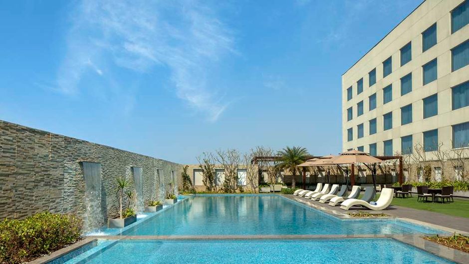 Radisson Blu Faridabad Pool