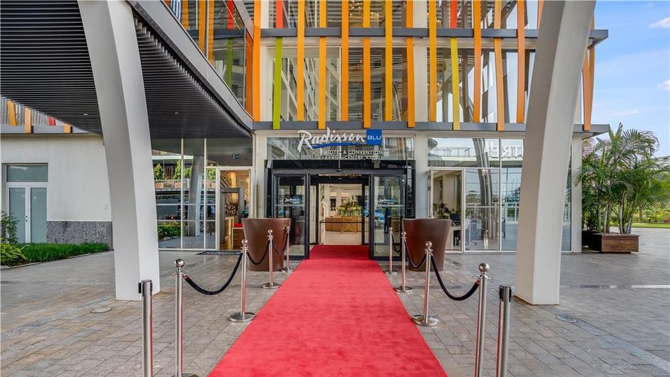 Radisson Blu Hotel & Convention Centre Exterior