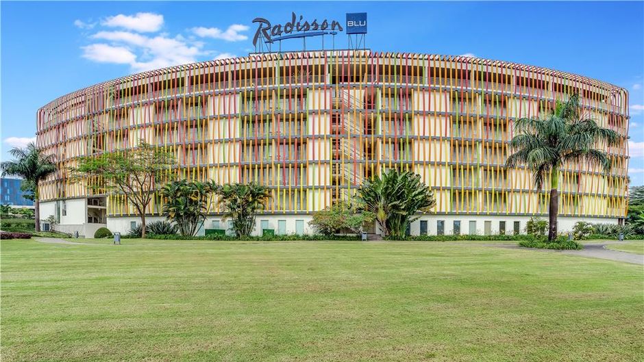 Radisson Blu Hotel & Convention Centre Exterior