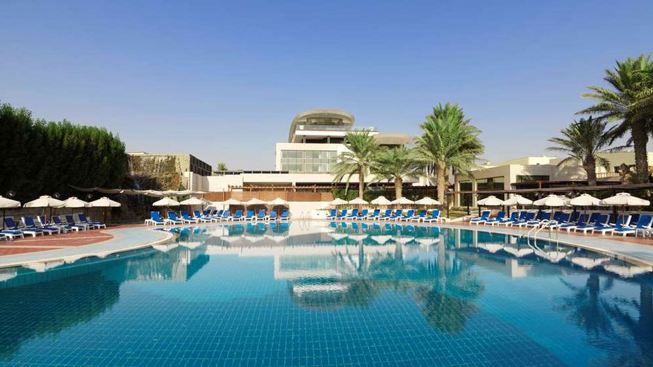 Radisson Blu Hotel, Kuwait Pool