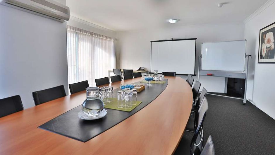 Perth Ascot Central Apartment Hotel Meeting