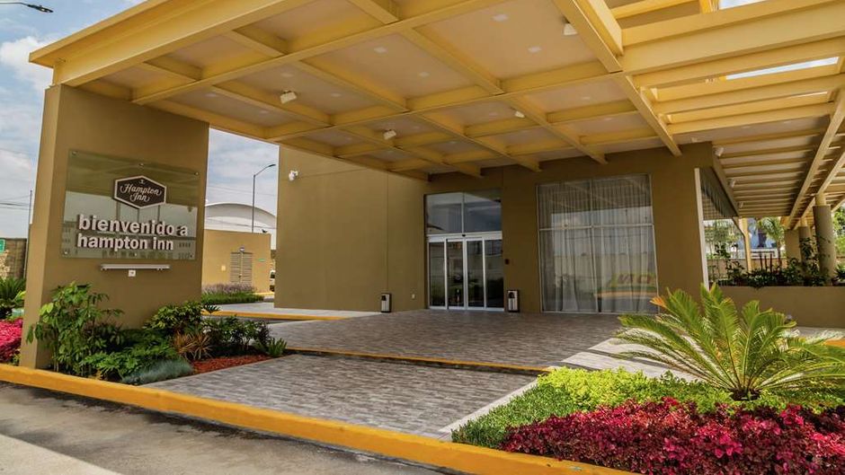 Hampton Inn & Suites by Hilton Puebla Exterior