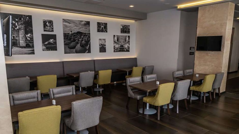 Hampton Inn & Suites by Hilton Puebla Restaurant