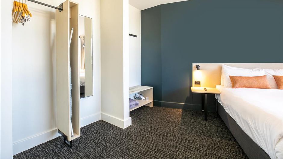 Chardons Corner Hotel Room