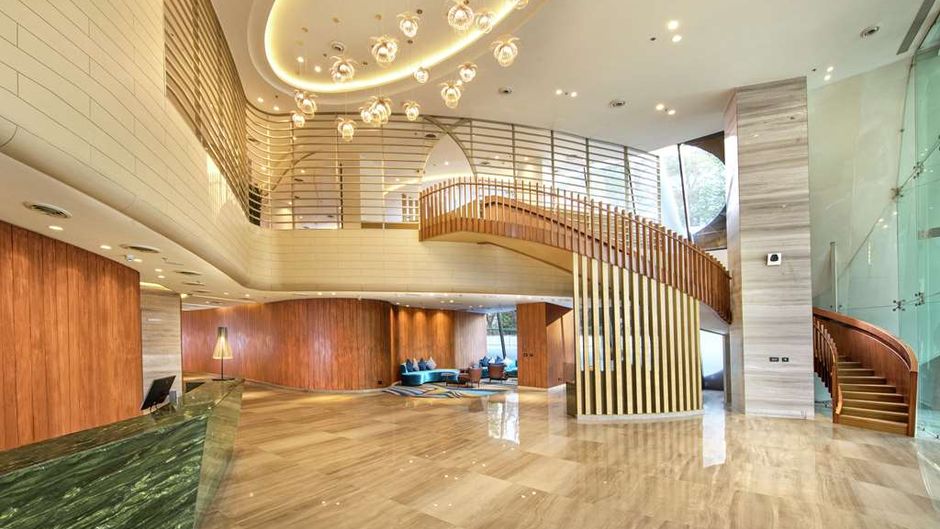 DoubleTree by Hilton Ahmedabad Lobby