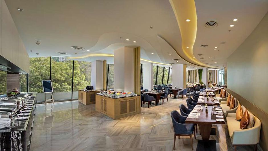 DoubleTree by Hilton Ahmedabad Restaurant