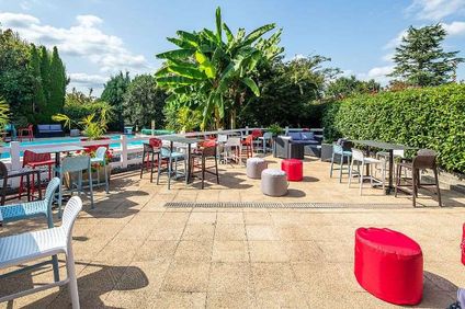 Carre Pau Airport Hotel