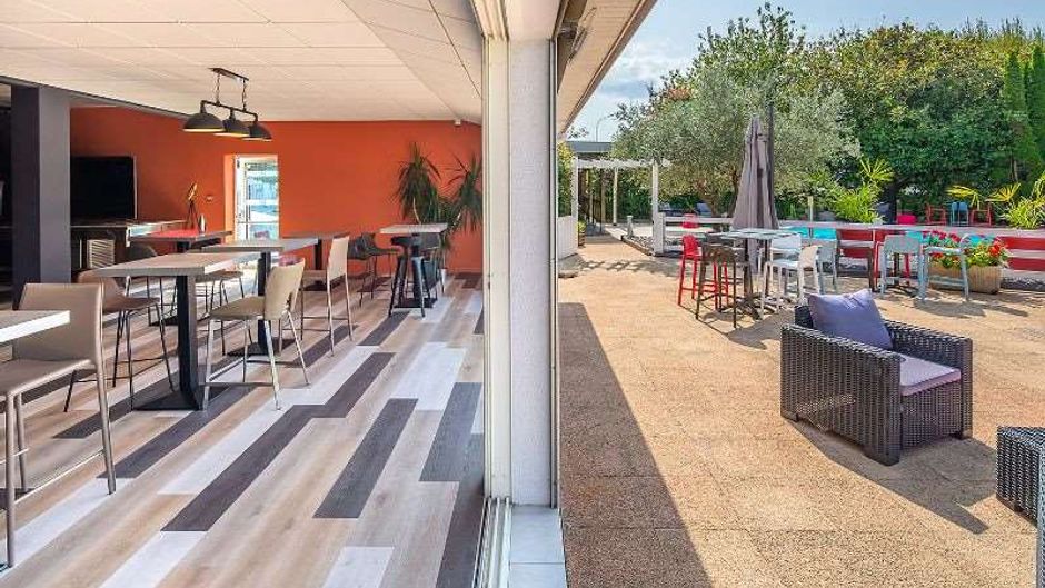 Carre Pau Airport Hotel Restaurant