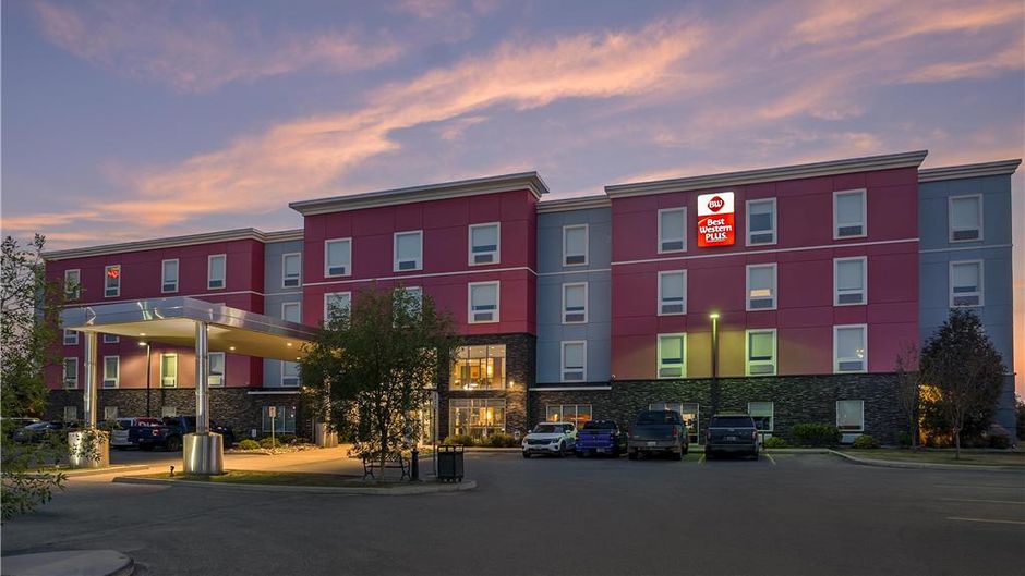 Best Western Plus Airport Inn & Suites Exterior