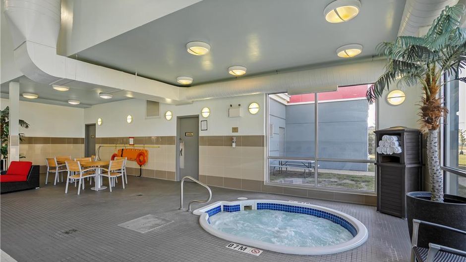 Best Western Plus Airport Inn & Suites Pool
