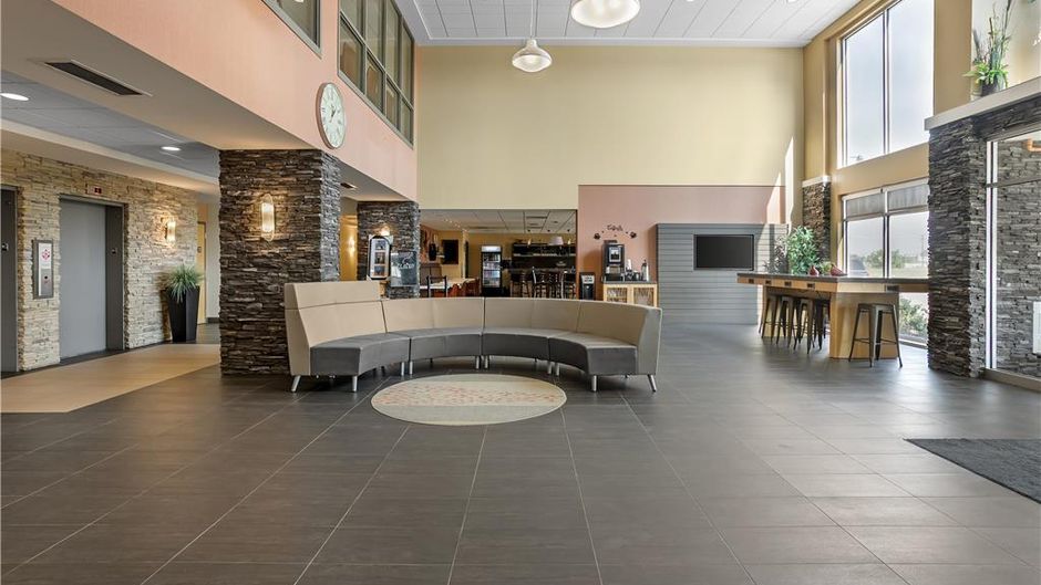 Best Western Plus Airport Inn & Suites Lobby