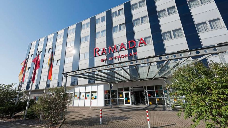 Ramada by Wyndham Hannover Exterior
