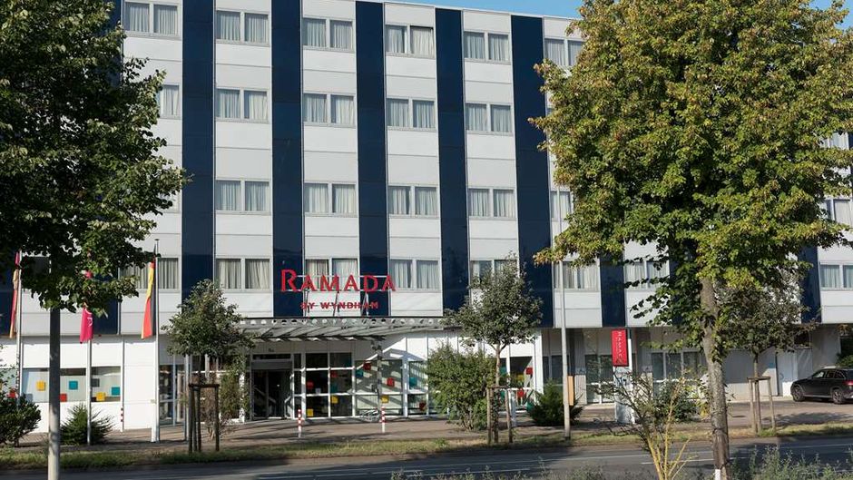 Ramada by Wyndham Hannover Exterior