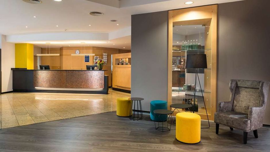 Ramada by Wyndham Hannover Lobby