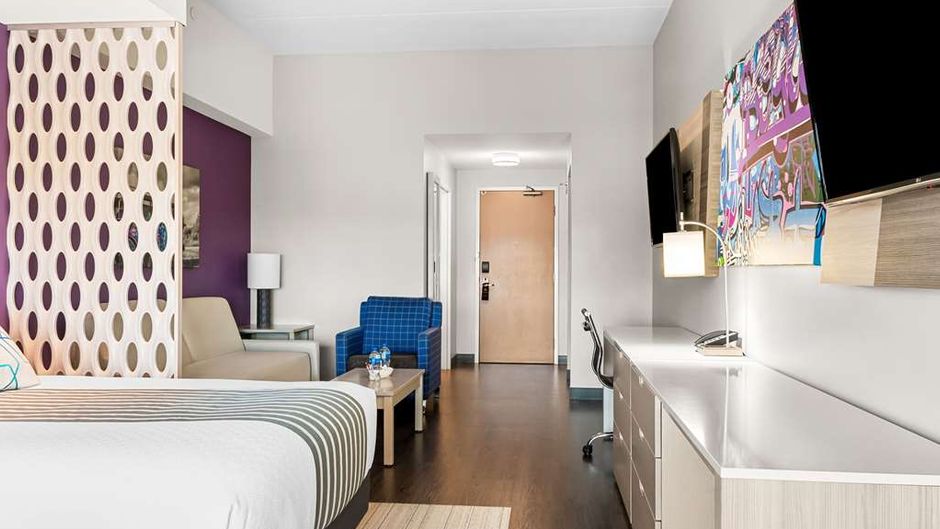 Best Western Premier East Inn & Suites Suite