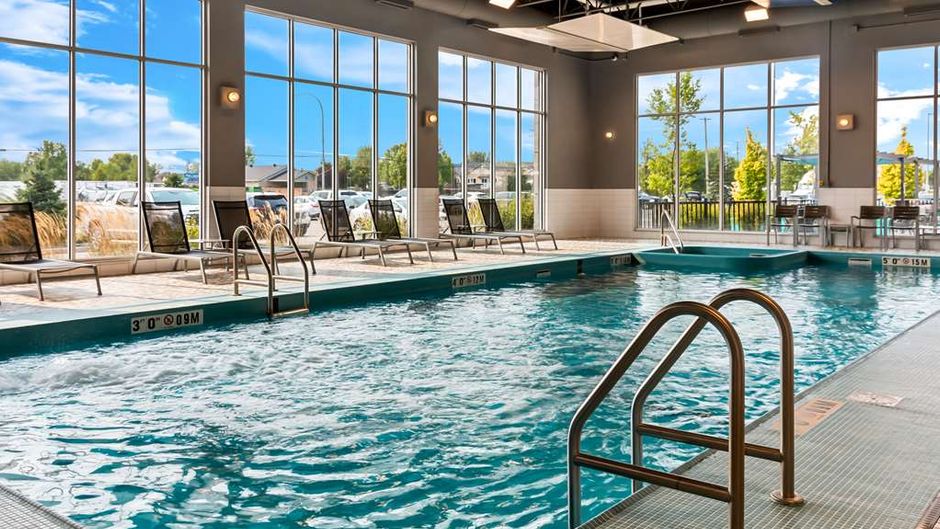 Best Western Premier East Inn & Suites Pool