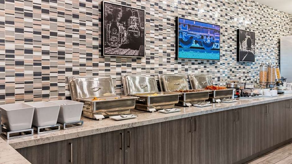 Best Western Premier East Inn & Suites Restaurant