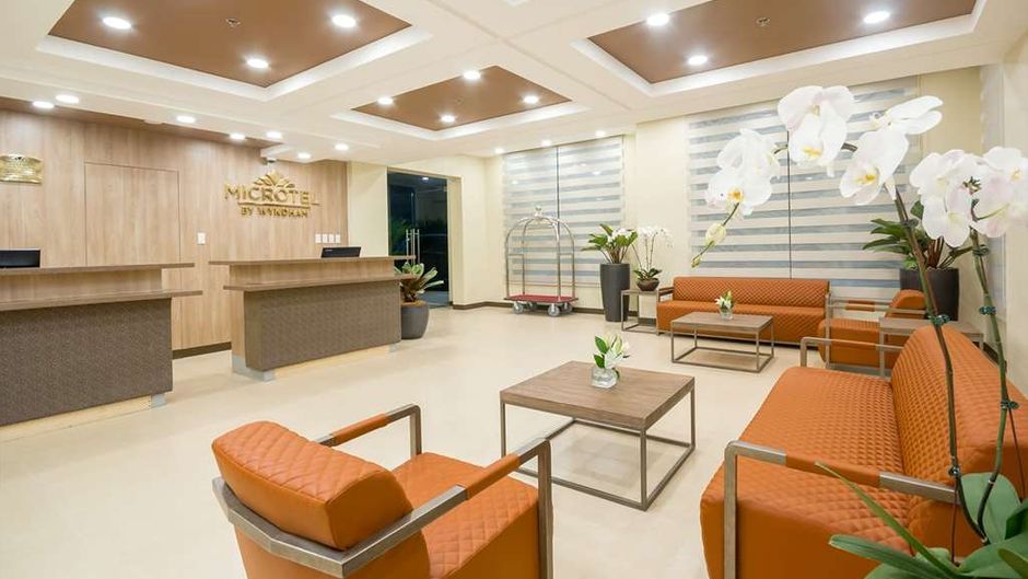 Microtel Inn & Suites San Fernando Lobby