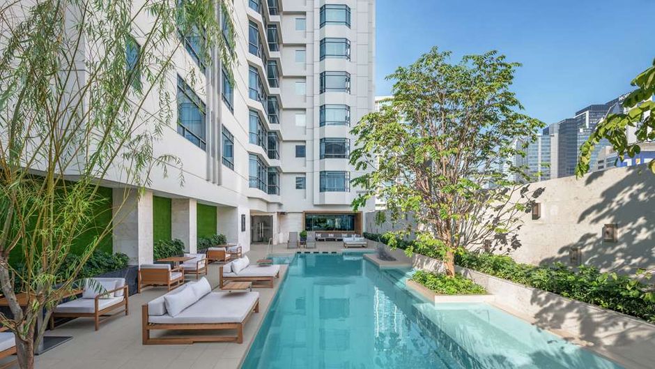DoubleTree by Hilton Bangkok Ploenchit Pool