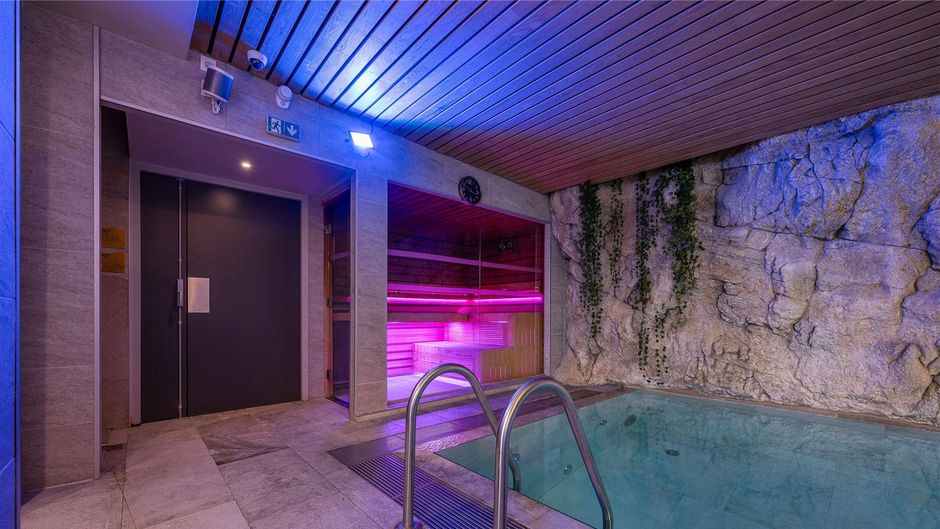 Hotel B55 Pool