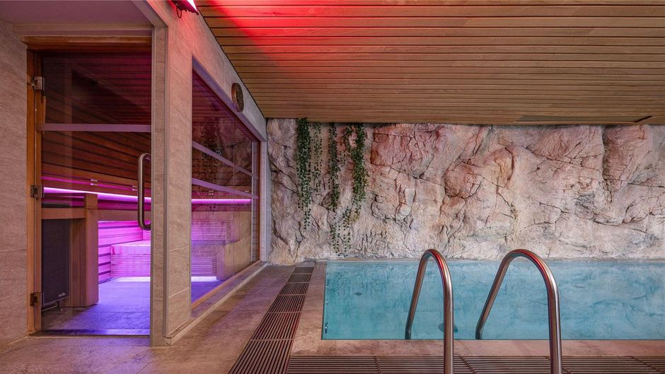 Hotel B55 Pool