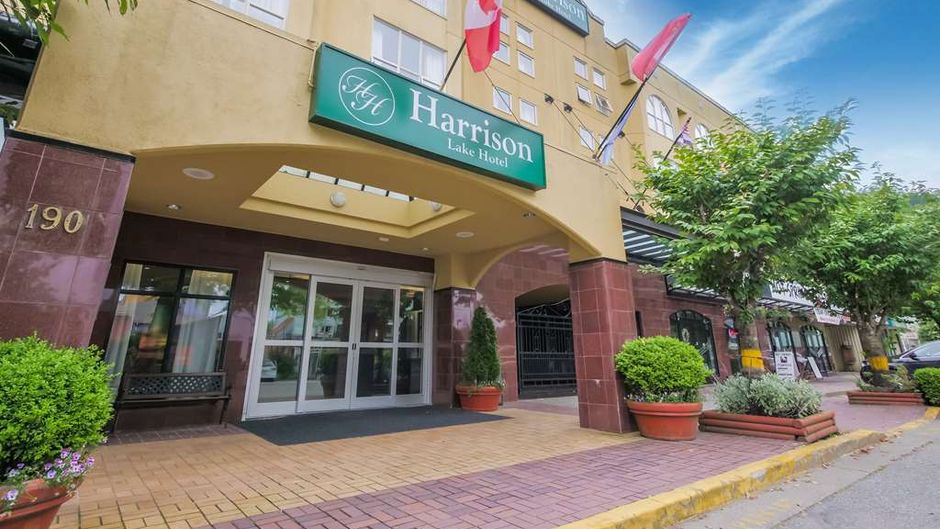 Harrison Lake Hotel Exterior