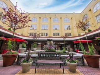 Harrison Lake Hotel