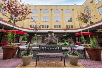 Harrison Lake Hotel