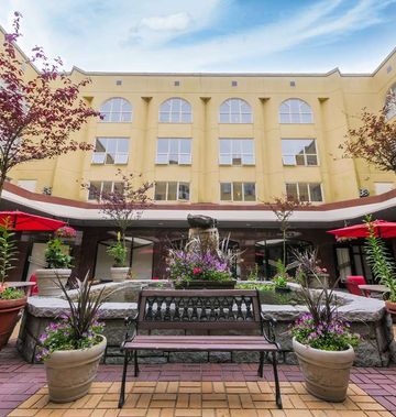 Harrison Lake Hotel