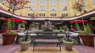 Harrison Lake Hotel