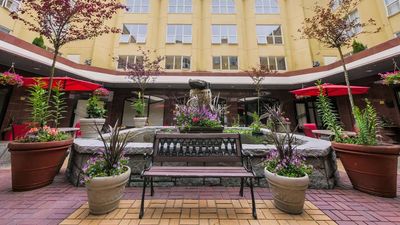 Harrison Lake Hotel