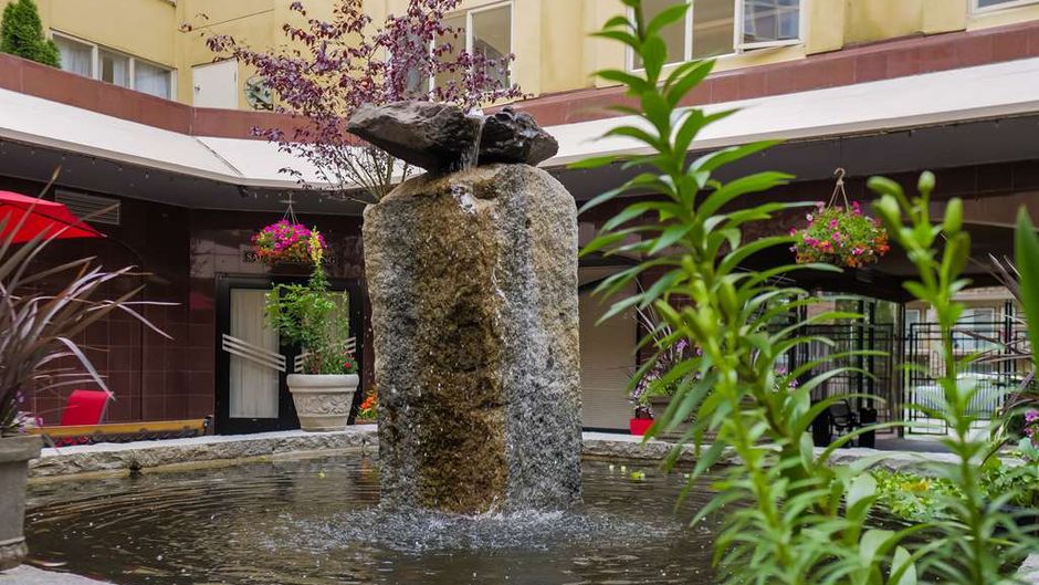 Harrison Lake Hotel Exterior