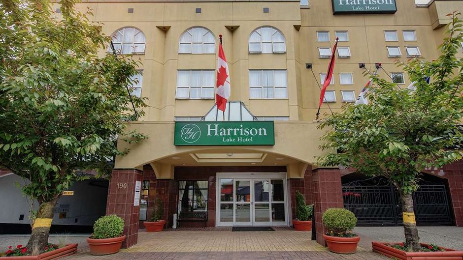 Harrison Lake Hotel Exterior