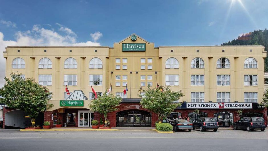 Harrison Lake Hotel Exterior