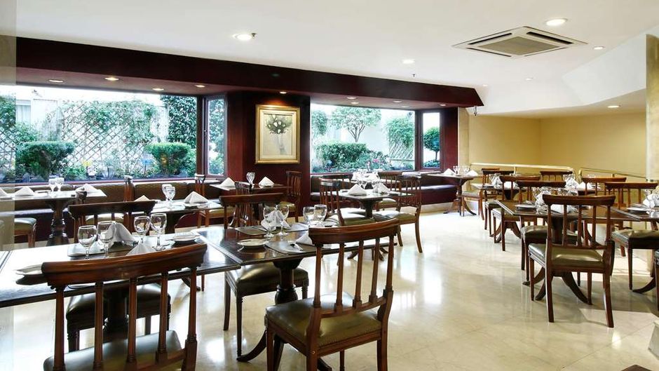 Cyan Americas Towers Hotel Restaurant