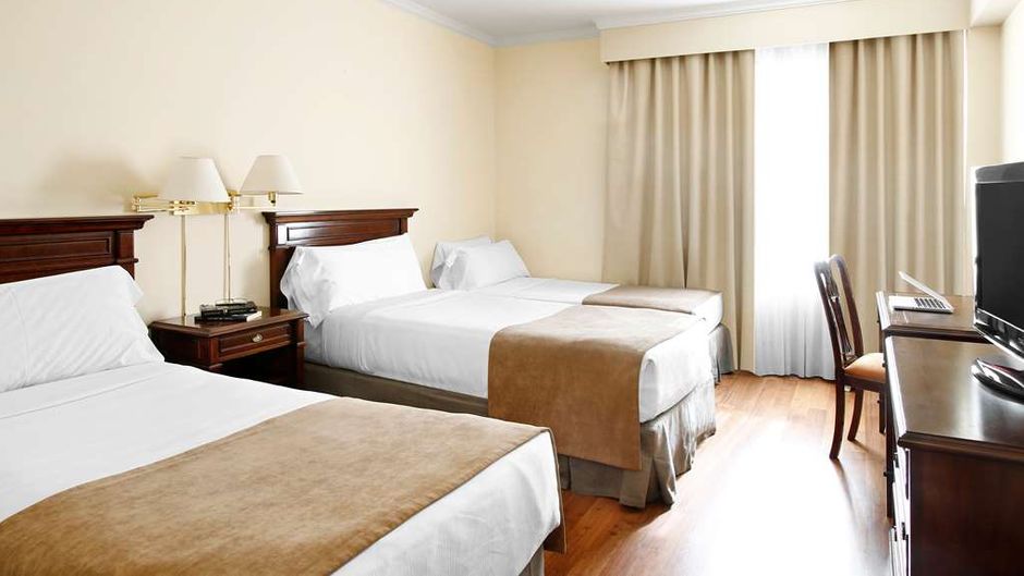 Cyan Americas Towers Hotel Room