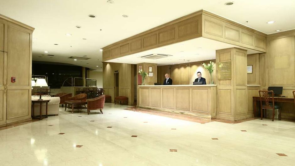 Cyan Americas Towers Hotel Lobby