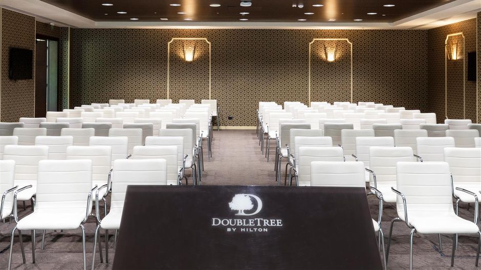 Doubletree by Hilton Pointe-Noire Meeting